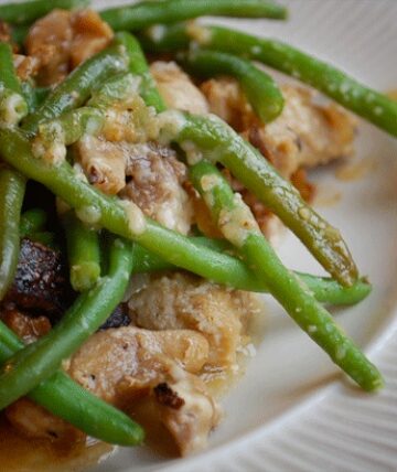 Green beans with chicken and gravy on plate