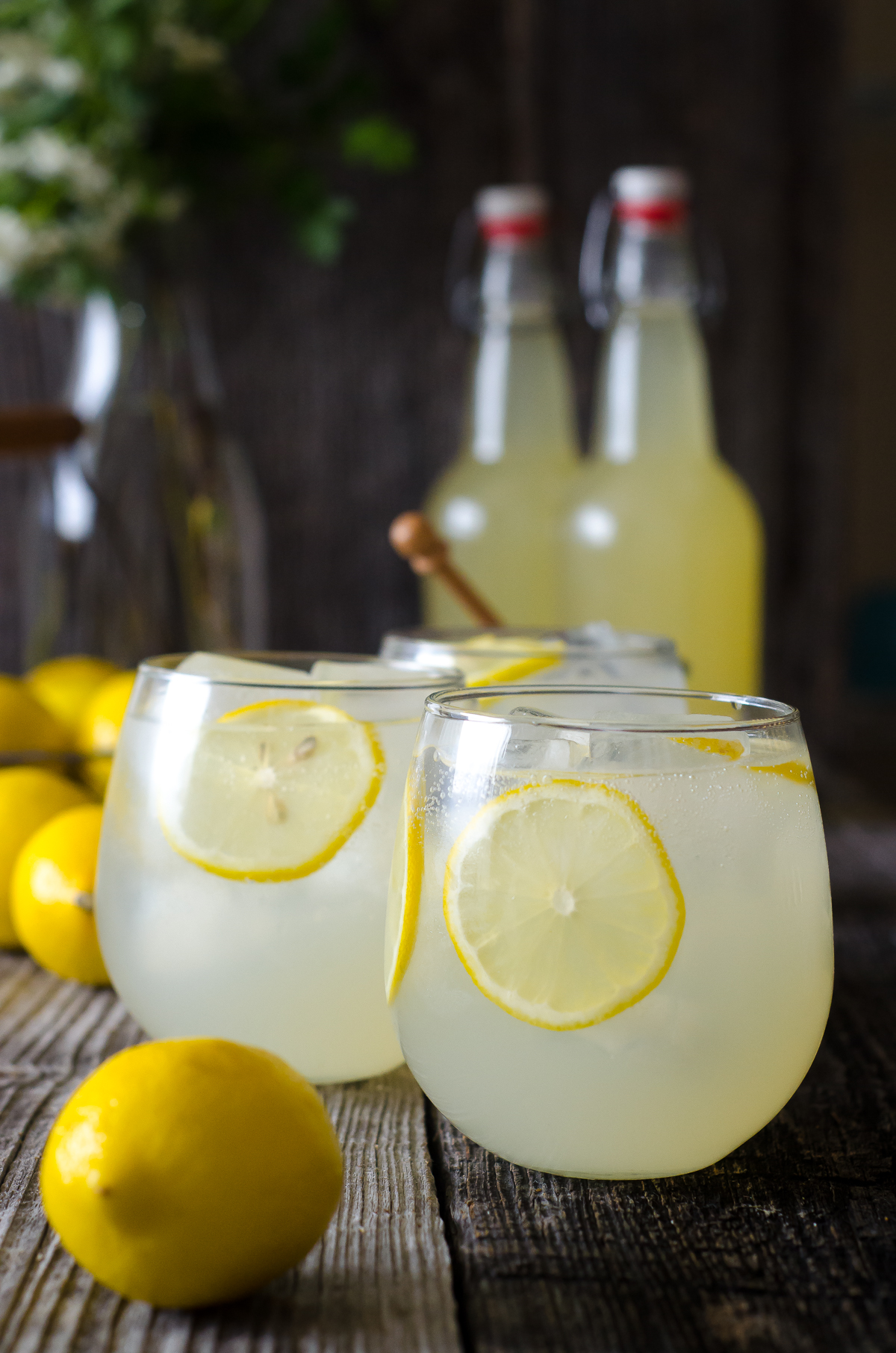 Fermented lemonade in glasses garnished with sliced lemons.