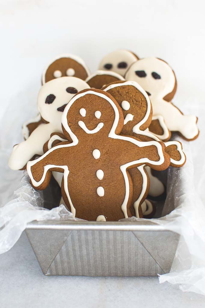 Maple gingerbread men in a dish