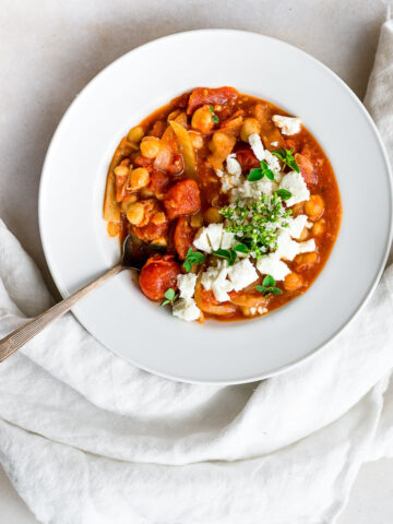 chickpea stew with a white background